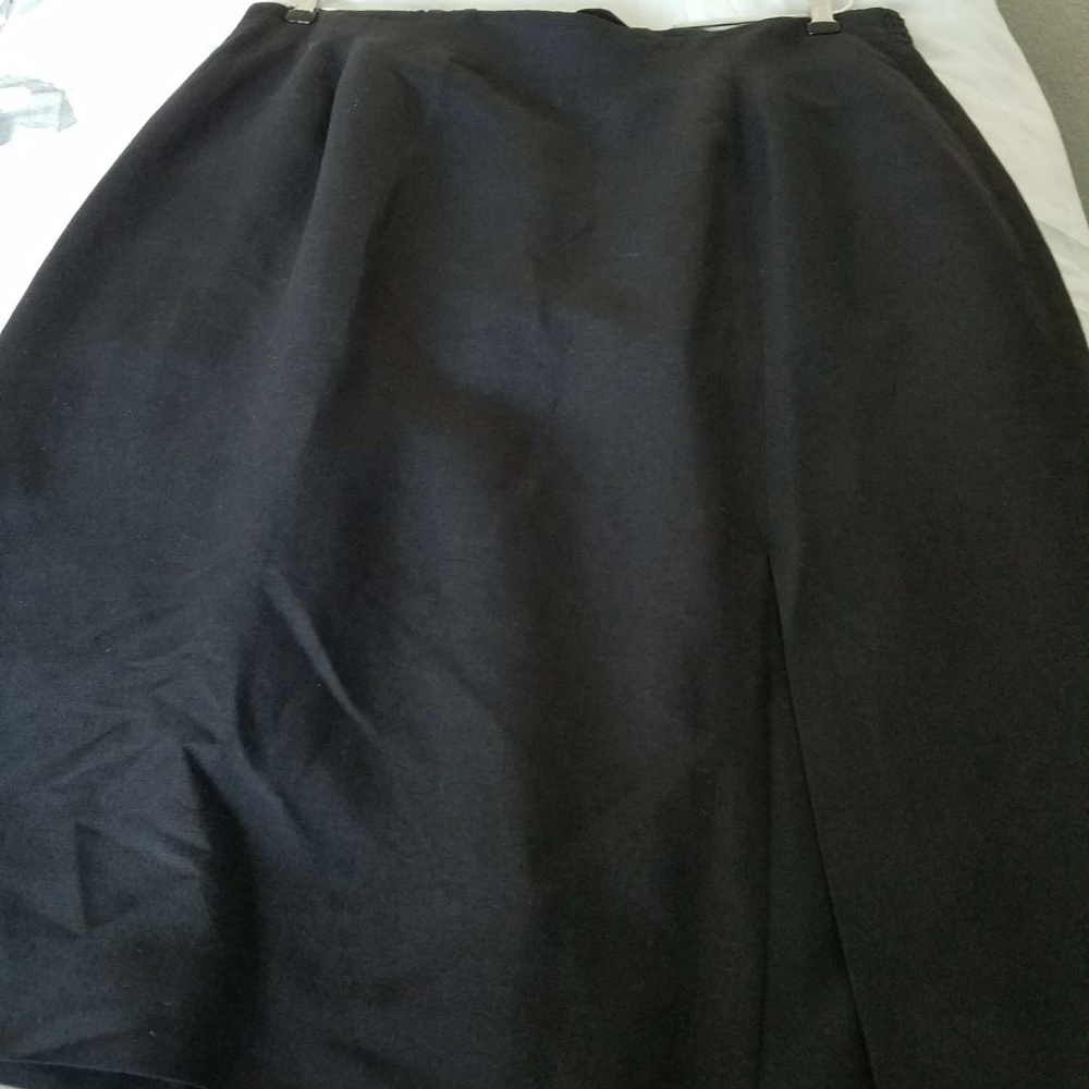 Liz Claiborne Black linen skirt